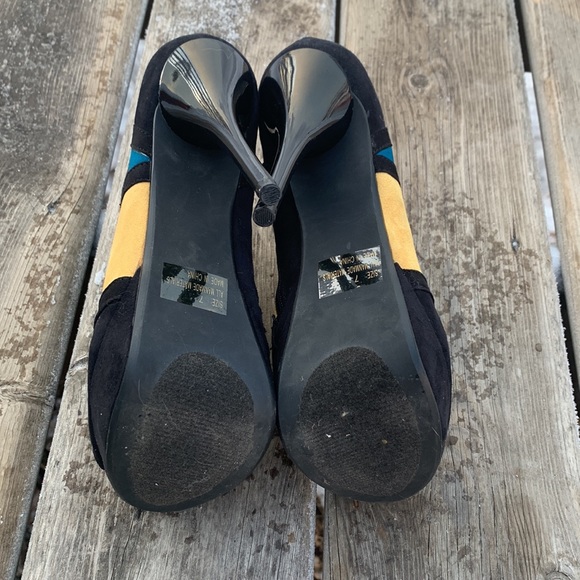 Quipid Stiletto Peep toe Heels - Picture 10 of 10